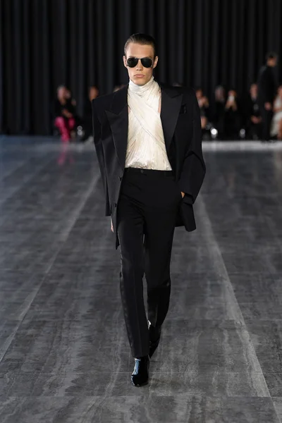 Look 15